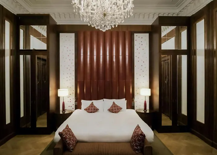 The Ritz-carlton,