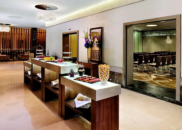 The Ritz-carlton, Отель 5*