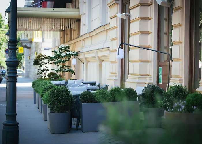 The Ritz-carlton,