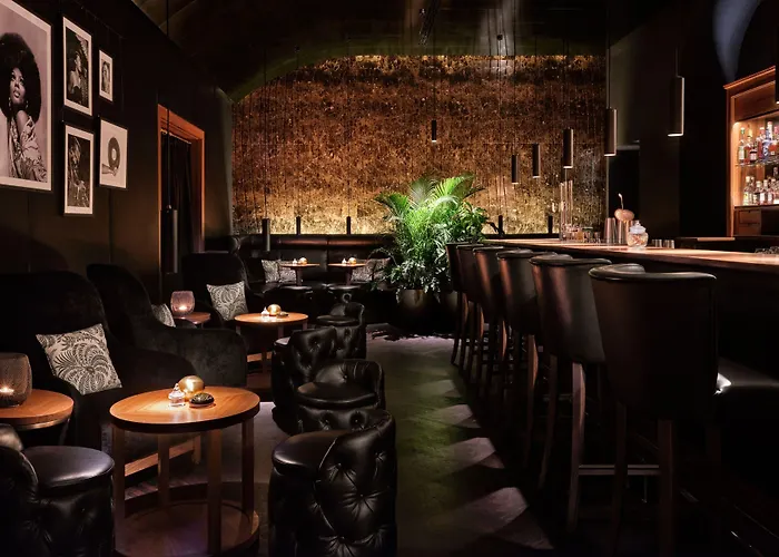 The Ritz-carlton,